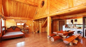 Suite (Duplex) | 1 bedroom, laptop workspace, free WiFi