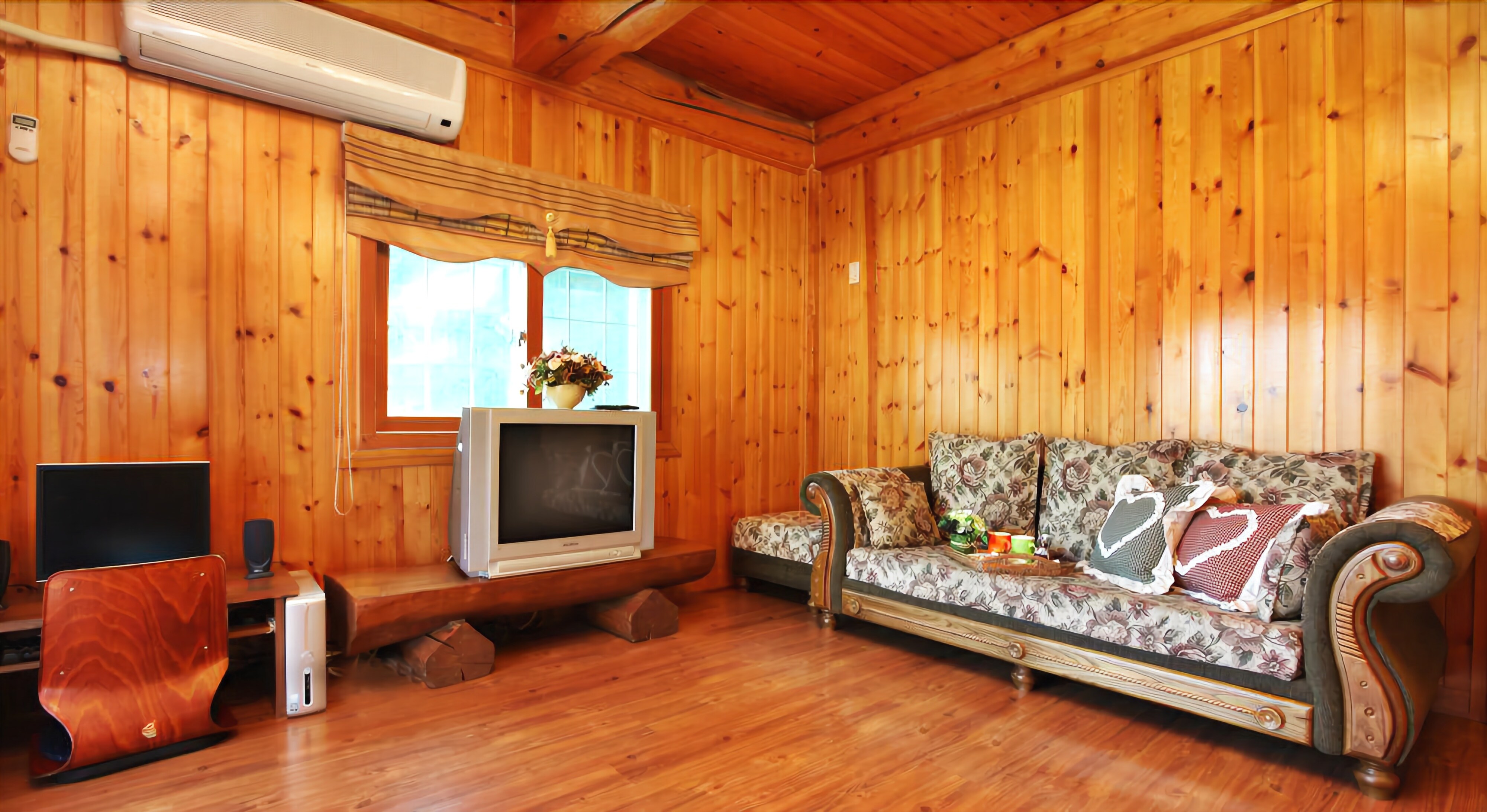 패밀리룸 | 거실 공간 | 위성 채널 시청이 가능한 55인치 LCD TV, TV, 바닥 난방/온돌