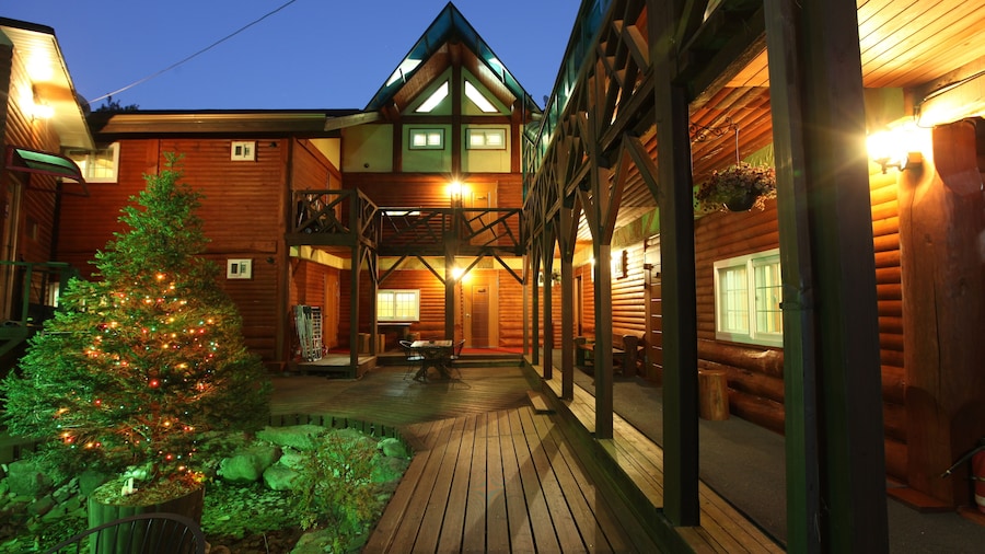 Muju Naos Pension