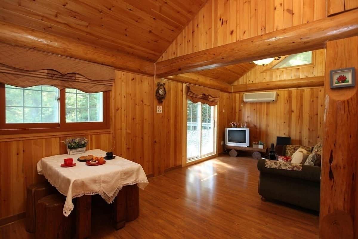 Habitación familiar | Área de sala de estar | Televisión LCD de 55 pulgadas con canales vía satélite y televisión