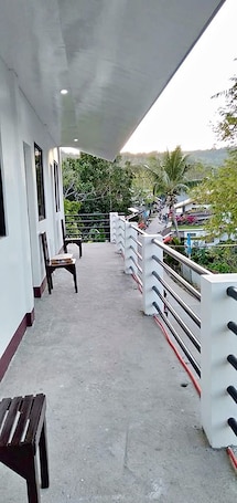 Terrace/patio. Edward Lodge