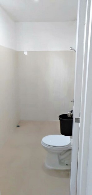 Shower, towels - Edward Lodge (Carabao Island)