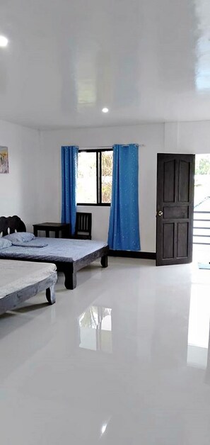 Habitación familiar (Aircon) | Wifi gratis y ropa de cama