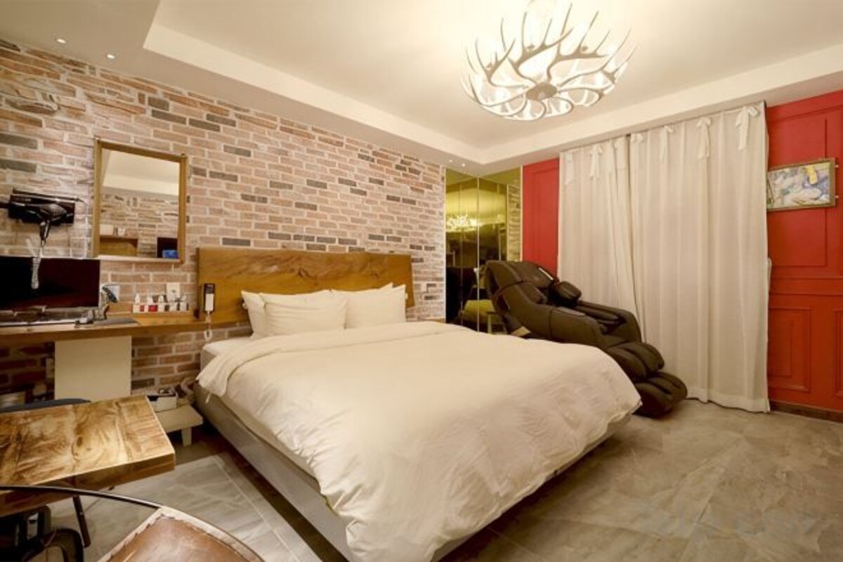 Suite (Massage Chair)