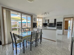 Fridge, microwave, oven, stovetop - Ocean Grove Getaway - Holiday Home (Ocean Grove)