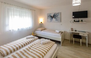 3 Schlafzimmer, Reisekinderbett, kostenloses WLAN, Bettwäsche