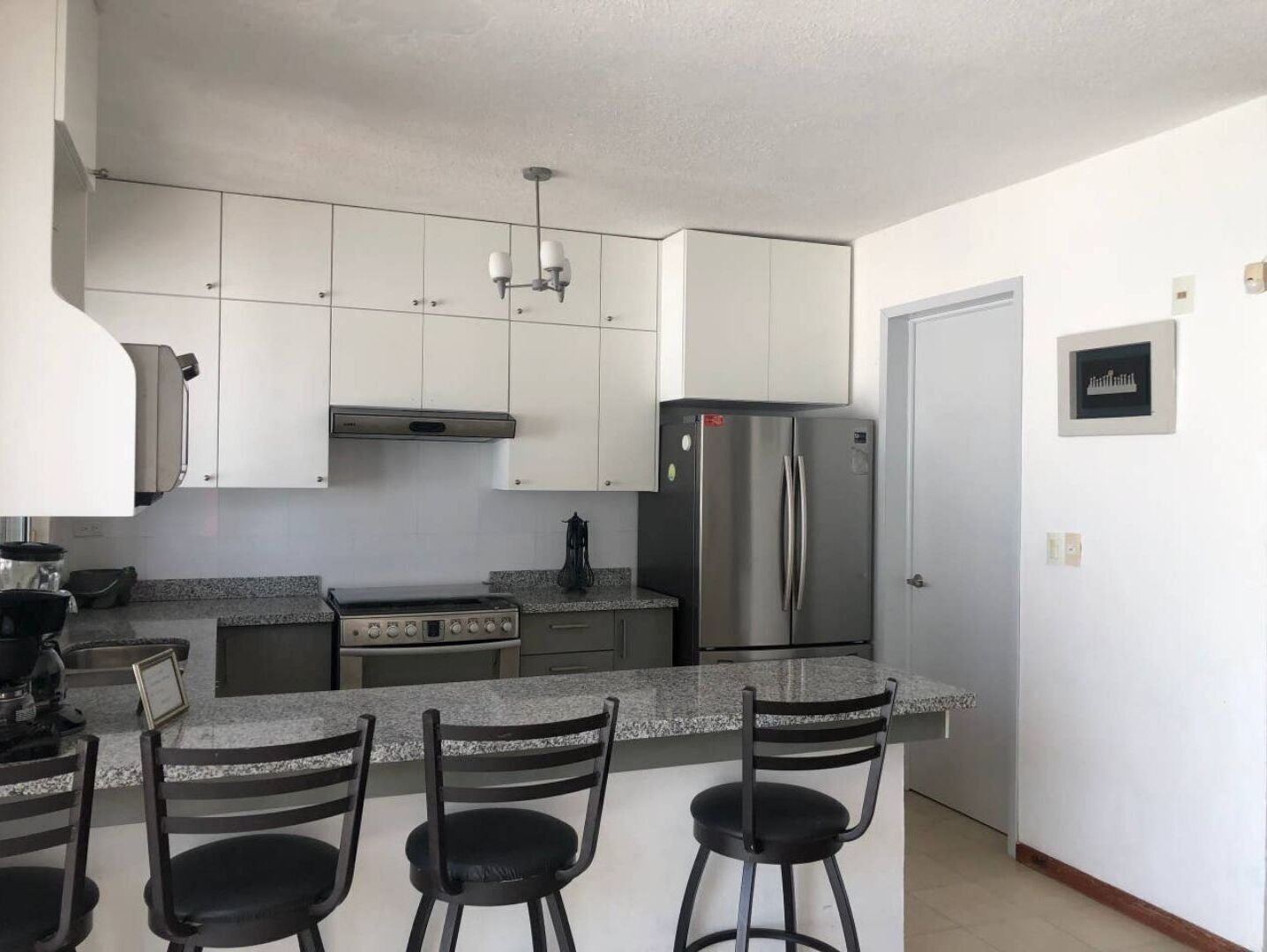 Réfrigérateur, four, cafetière/bouilloire