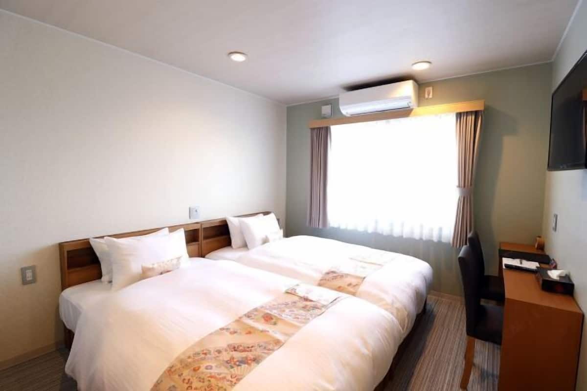 2 bedrooms, in-room safe, desk, soundproofing