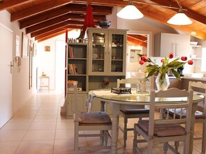Dining - Cozy loft with unlimited view 5' from the sea /city center  (Καλαμάτα)