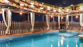 Bar accanto alla piscina