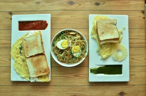 Se ofrece un desayuno bufé todos los días (por un coste adicional)