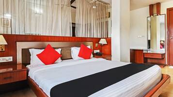 Luxury Room | In-room safe, desk, laptop workspace, iron/ironing board