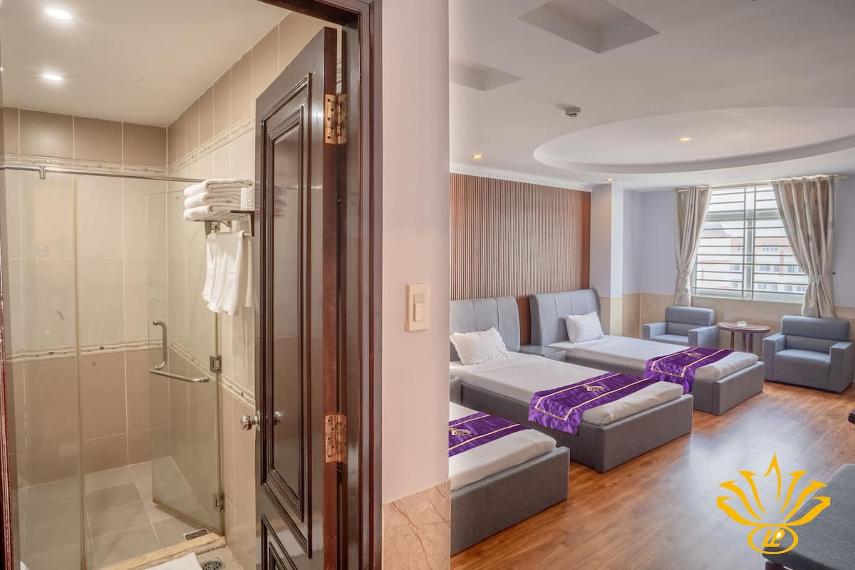 Deluxe Triple Room | Minibar, desk, soundproofing, free WiFi