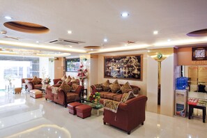 A spacious lobby with multiple sofas, a coffee table, and a large painting on the wall. - Linh Phuong 3 Hotel (Can Tho)