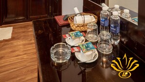 ميني بار ومكتب وتجهيزات عازلة للصوت وواي فاي مجانًا