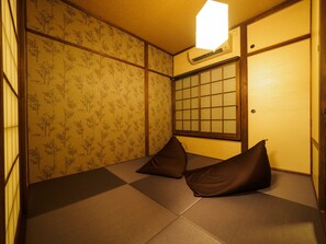 Ferienhaus (K's Villa Takasegawa-tei) | 2 Schlafzimmer, Zimmersafe, Verdunkelungsvorhänge, kostenloses WLAN