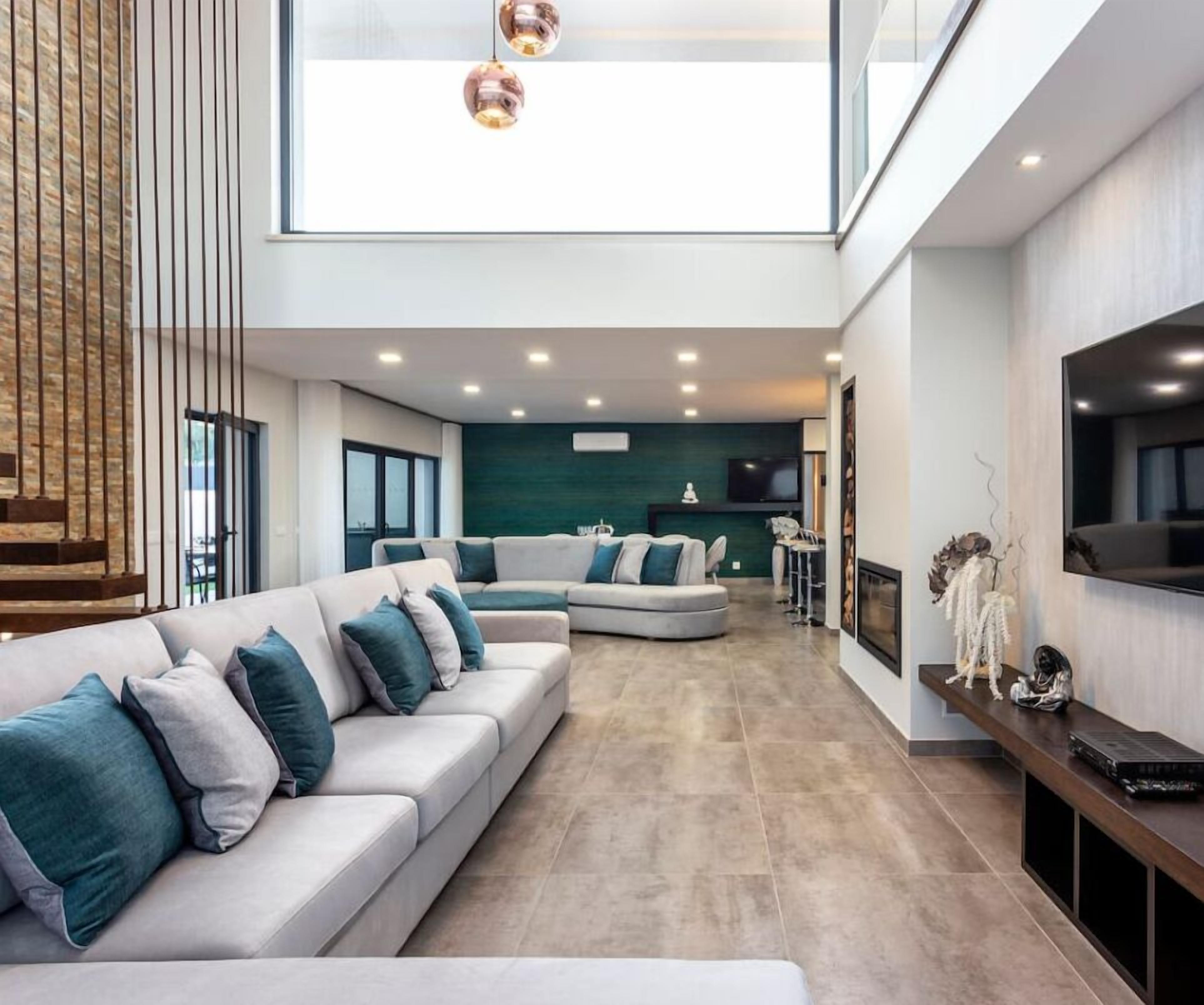 Televisión, chimenea y tenis de mesa 