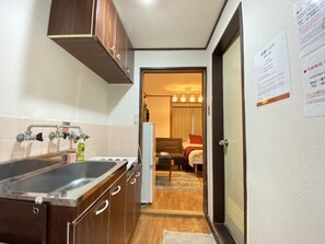 Fridge, microwave, rice cooker, griddle - Apartment Y Kawara Heights Namba (Osaka)