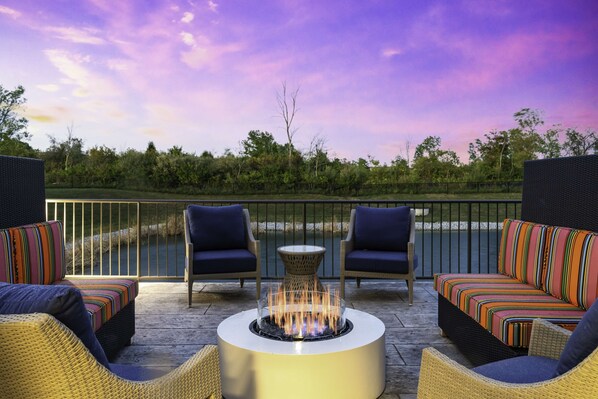 Terrace/patio - Home2 Suites by Hilton Fort Wayne North (Fort Wayne)