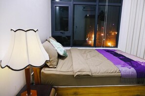 Apartamento, 2 habitaciones, vistas a la ciudad | 2 dormitorios y espacio para trabajar con un portátil