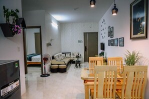 19-inch flat-screen TV with cable channels, TV - Dandy Nha Trang Apartment (Nha Trang)