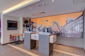 Restaurant - Premier Inn Cardiff Bay (Cardiff)