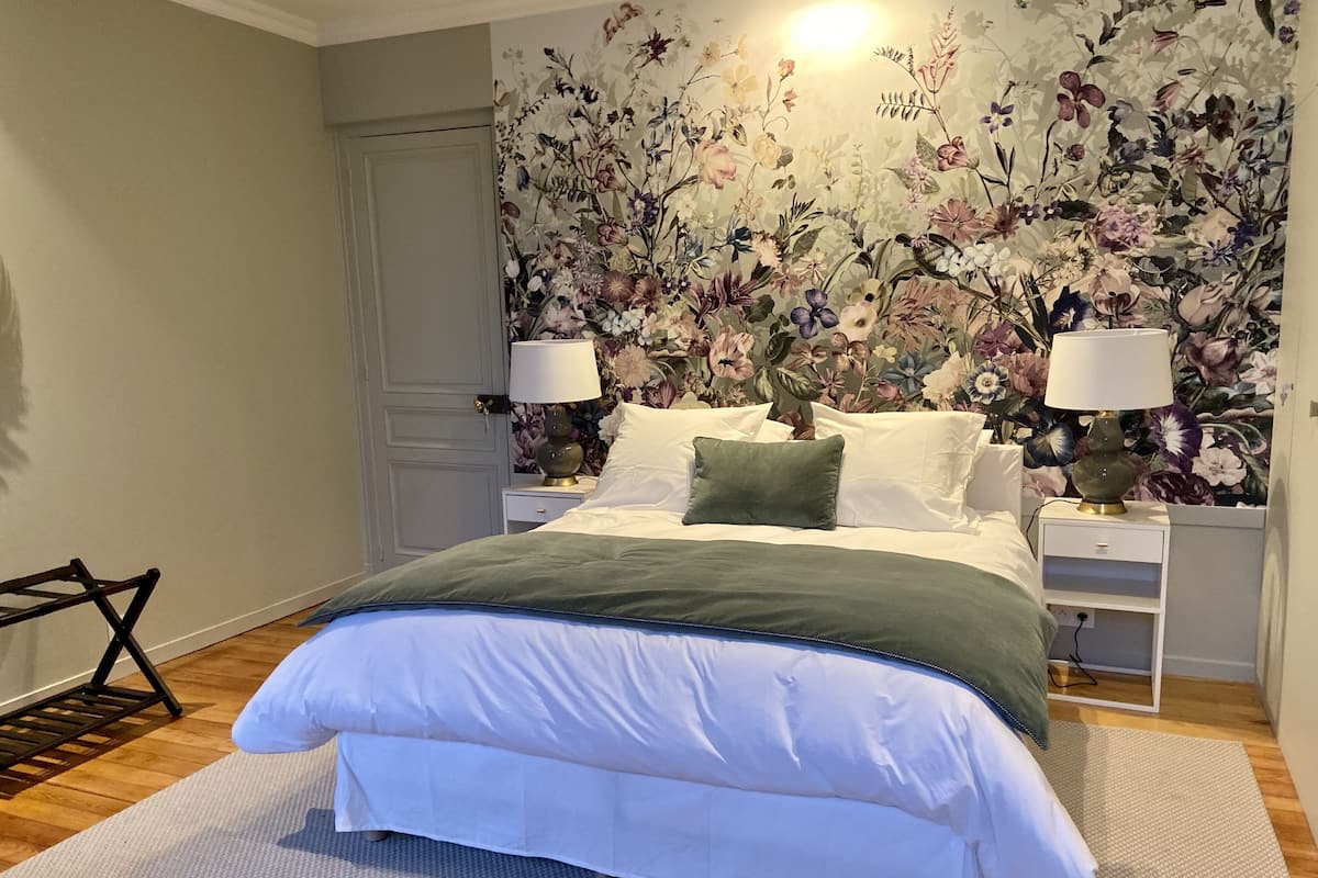 Quarto luxo (Charlotte) | Roupas de cama premium, camas Select Comfort, cortinas blackout