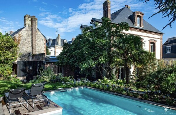 Alberca al aire libre por temporada 