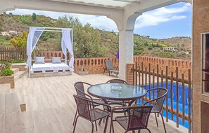 Outdoor dining - Amazing home in Frigiliana (Frigiliana)