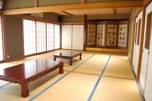 Quarto tradicional (Japanese Style) | Cofres nos quartos, Wi-Fi de cortesia