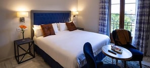 1 bedroom, premium bedding, laptop workspace, soundproofing