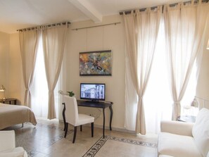 Dobbelt- eller tomannsrom – superior, byutsikt (Suite) | Wi-fi (inkludert) og sengetøy