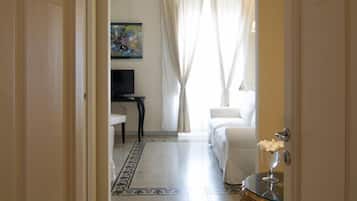 Superior-Doppel- oder -Zweibettzimmer, Stadtblick (Suite) | Kostenloses WLAN, Bettwäsche