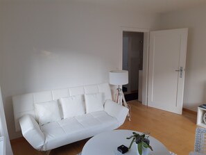 TV, books - Private apartment Angelika NEW (Lorch)