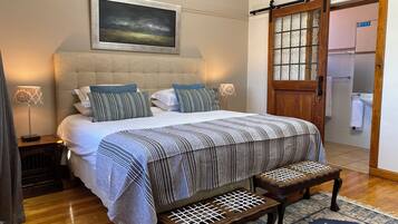 Superior Room | Bathroom | Free toiletries, hair dryer, towels, soap