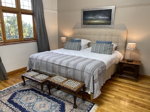 Superior Room | Premium bedding, minibar, individually decorated, individually furnished - Redbourne Hilldrop B&B (Cape Town)