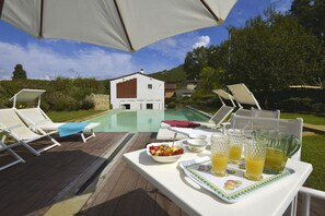 Pool - Villa / Independent home in Lucca with 5 bedrooms sleeps 10 (Lucca)