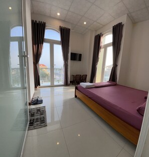 Minibar, iron/ironing board, free WiFi, bed sheets