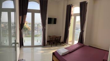 Minibar, iron/ironing board, free WiFi, bed sheets