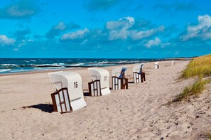 Una spiaggia nelle vicinanze