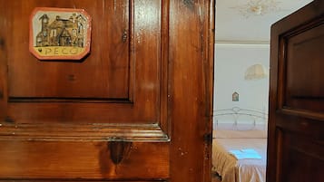 Double or Twin Room With Extra Bed (Decò) | Free WiFi, bed sheets