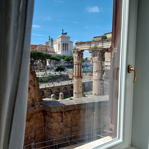 Chambre Triple Supérieure, vue ville (Tango)
