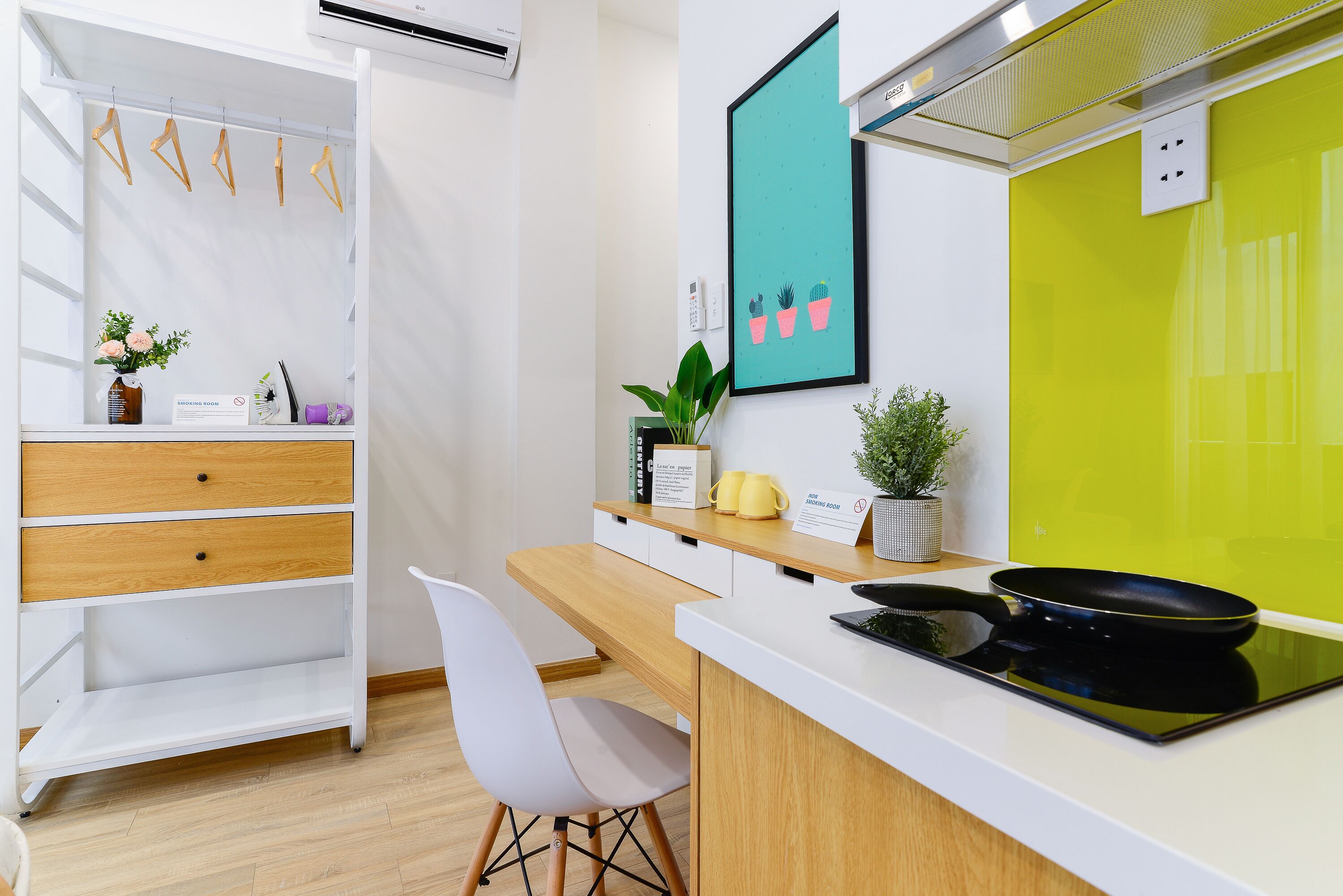 Refrigerador, microondas, placa de cocina, tetera/pava eléctrica