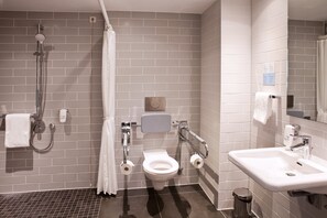 A modern bathroom with a shower, toilet, and sink. - Holiday Inn Express Darmstadt by IHG (Darmstadt)