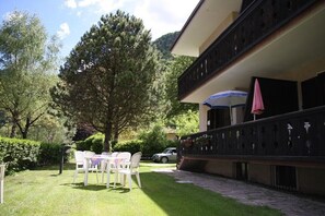 Outdoor dining - Apartment Residence Ledro B (ledro, Italia)
