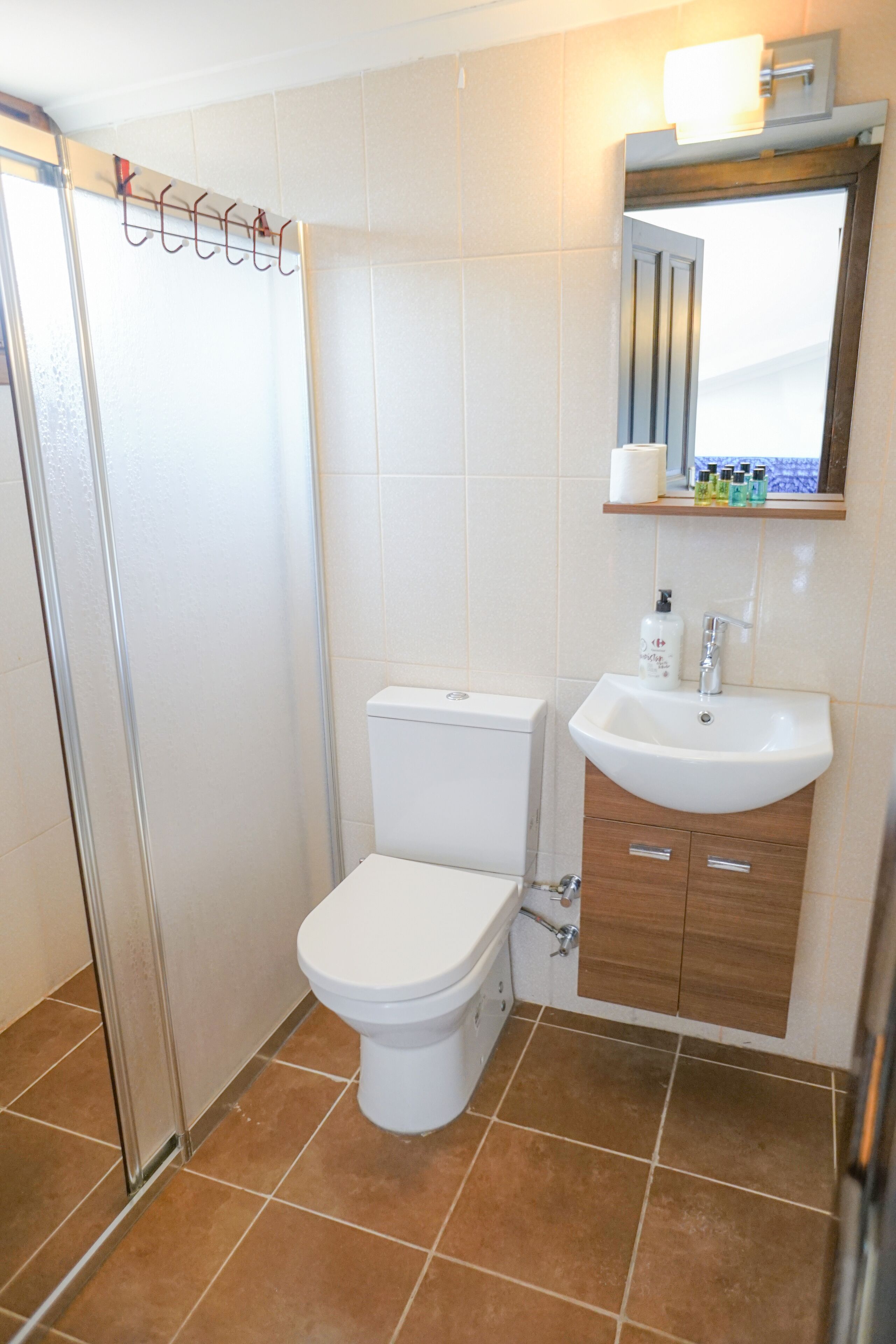 deluxe meydan manzarali oda | bathroom | shower, rainfall showerhead, free toiletries, hair dryer