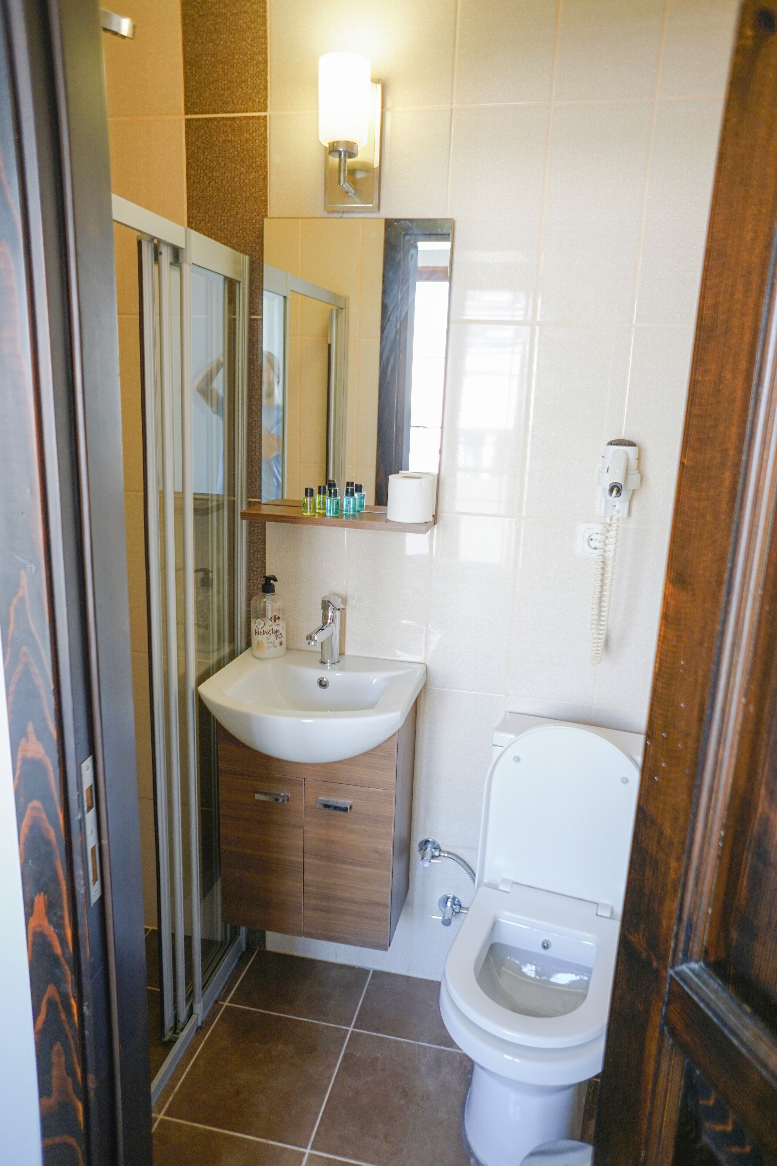 standart deniz manzarali oda | bathroom | shower, rainfall showerhead, free toiletries, hair dryer