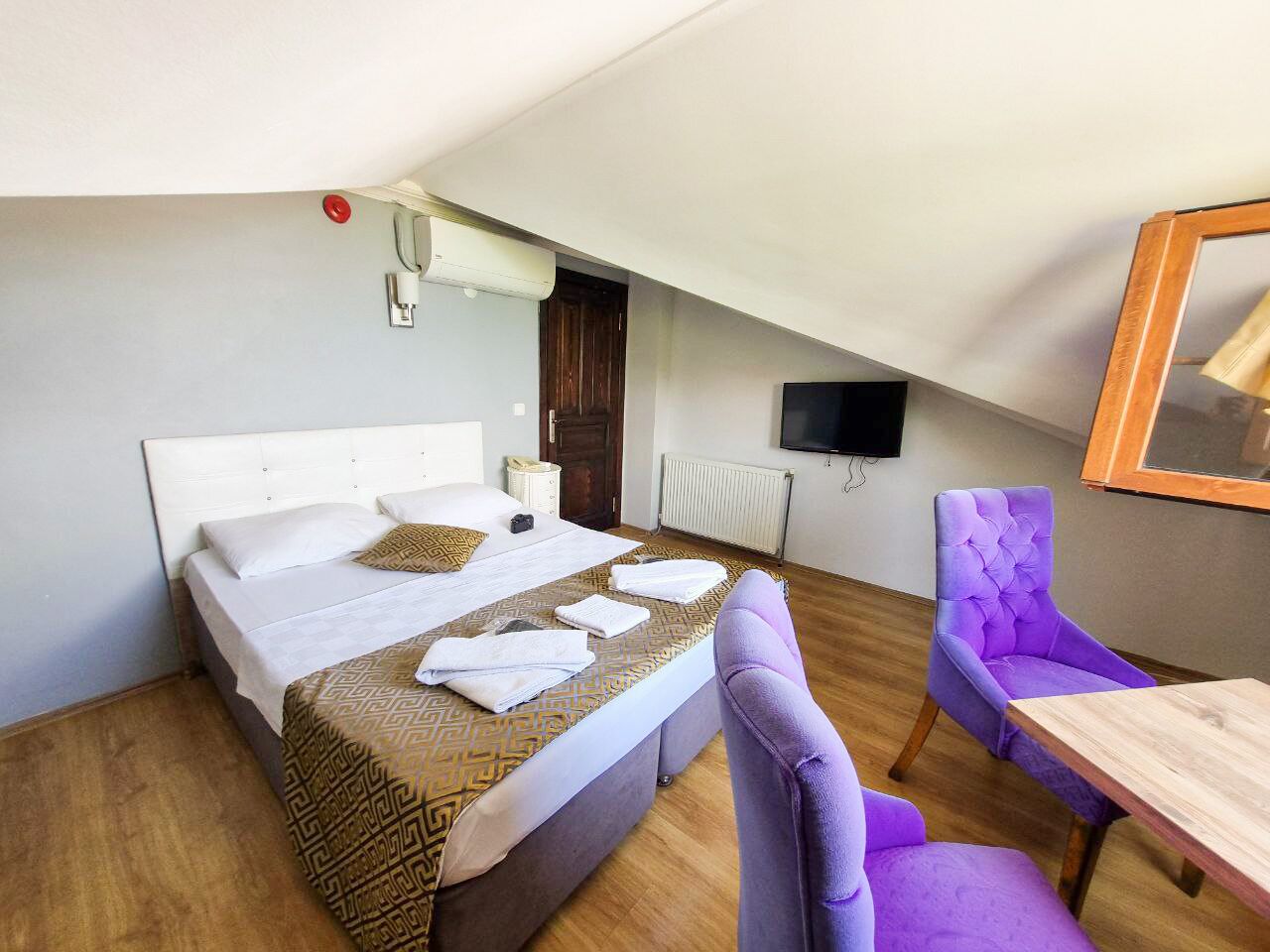 deluxe deniz manzarali oda | premium bedding, soundproofing, free wifi, bed sheets