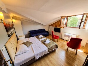 Deluxe Meydan Manzarali Oda