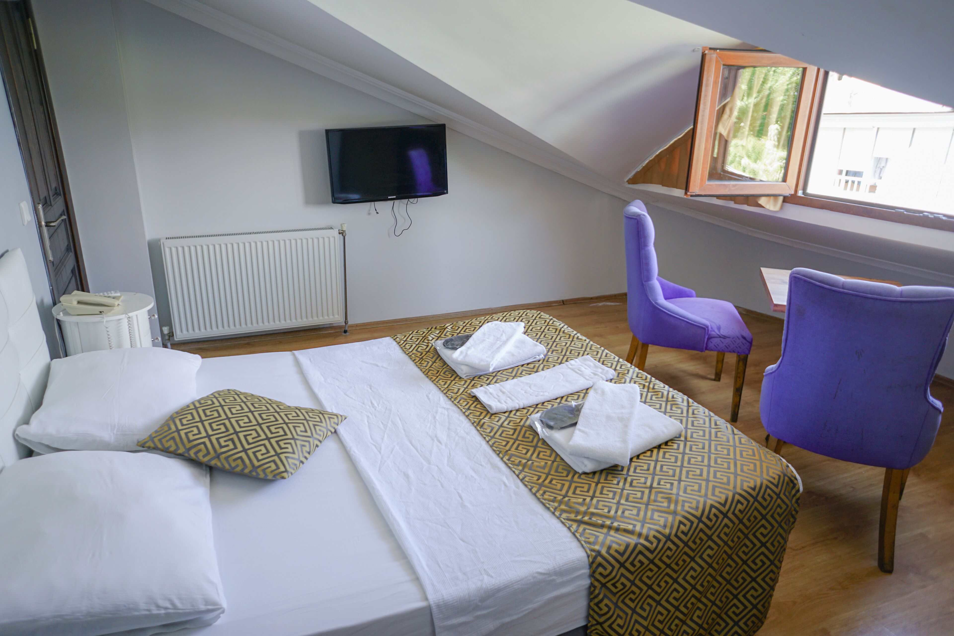 deluxe deniz manzarali oda | premium bedding, soundproofing, free wifi, bed sheets